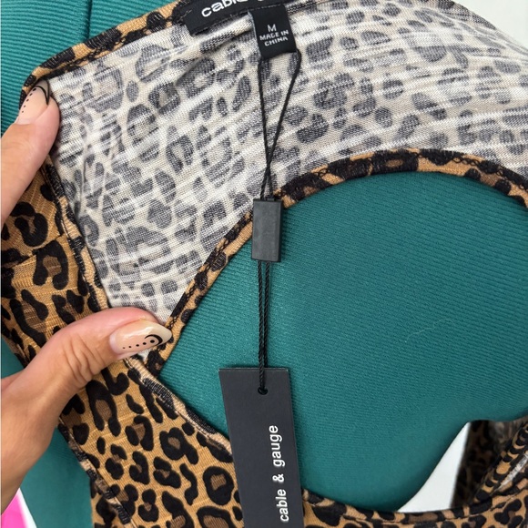 NWT Cable & Gauge Animal Print Tank Top Cutout Back size Medium - Picture 5 of 6
